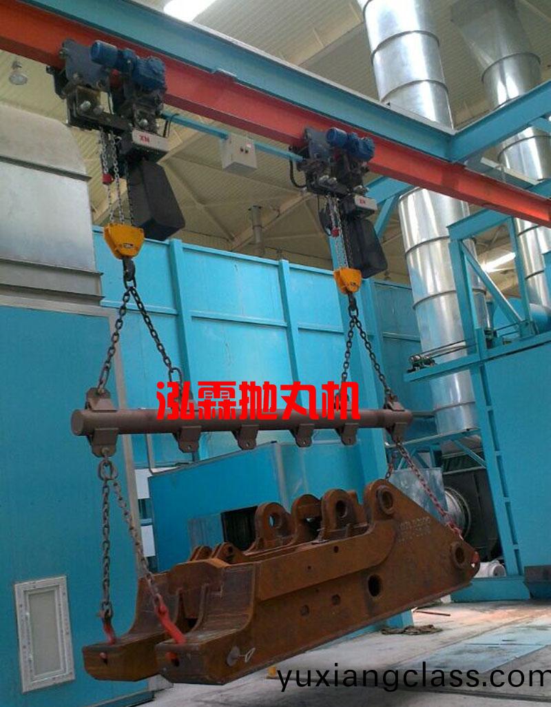 大型(xing)弔鉤(gou)通過(guo)式(shi)抛丸(wan)機