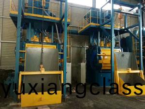 Q3210自動上(shang)下(xia)料履帶式(shi)抛丸(wan)機